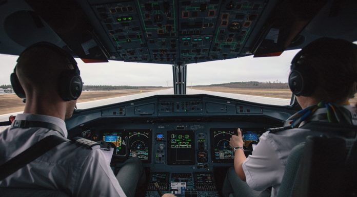 Cabina pilotaggio aereo