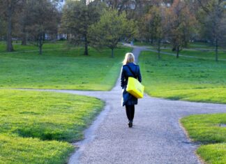 Donna passeggiata